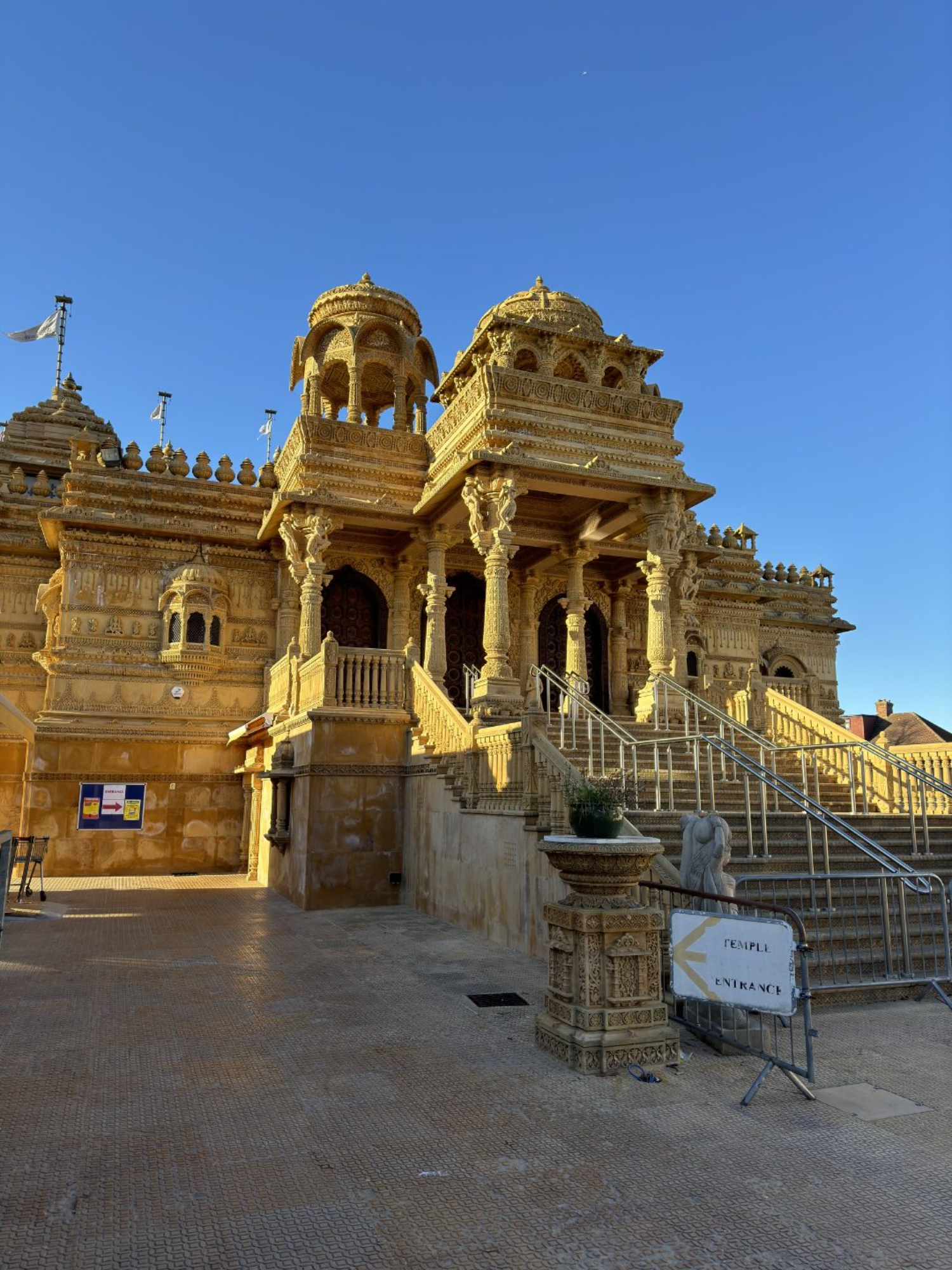 Shri Sanatan Mandir, Wembley
